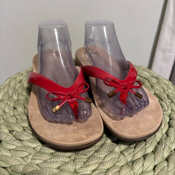 Vionic Bella Viva Magenta Red Patent Bow Thong Flip Flop Comfort Sandals - Picture 6 of 10